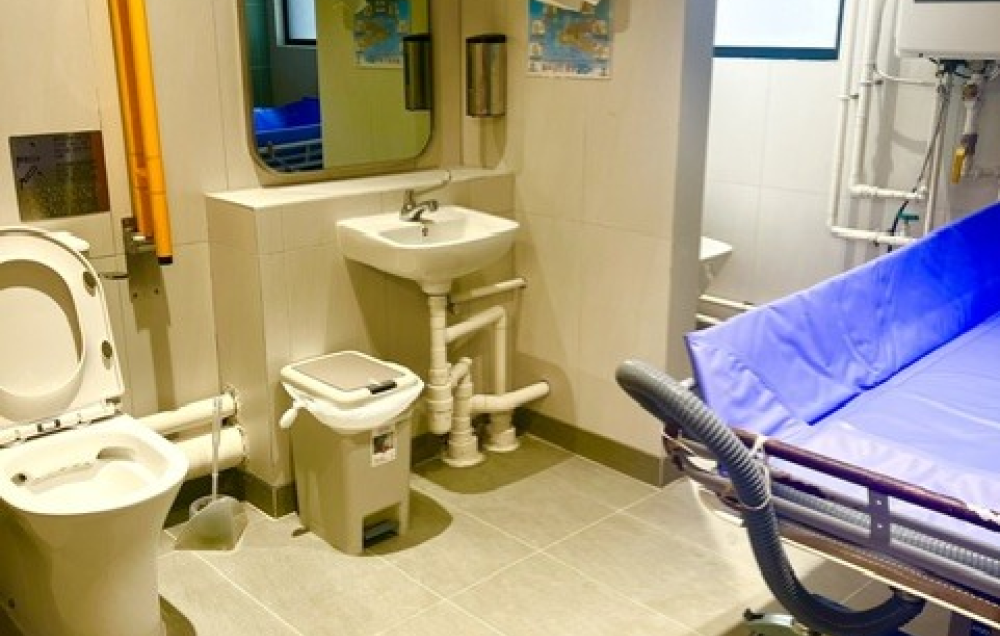Washroom / Bathroom