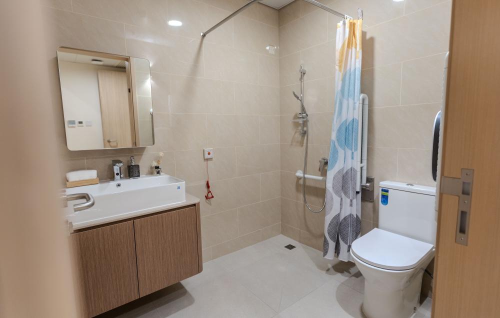 Washroom / Bathroom