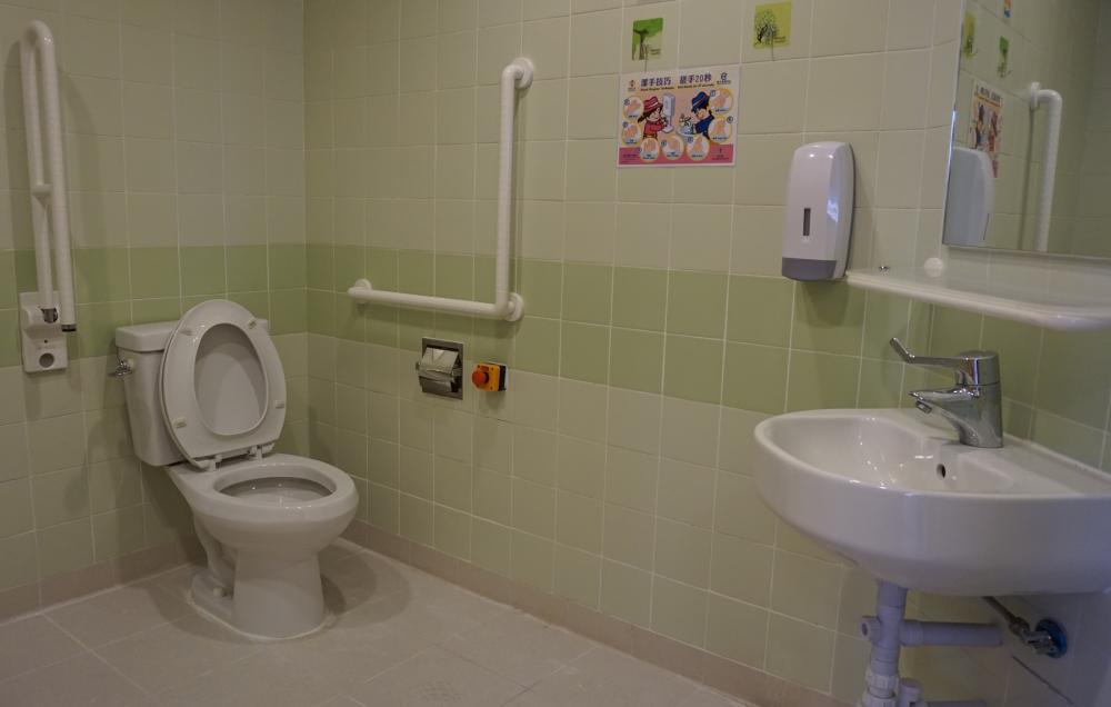 Washroom / Bathroom